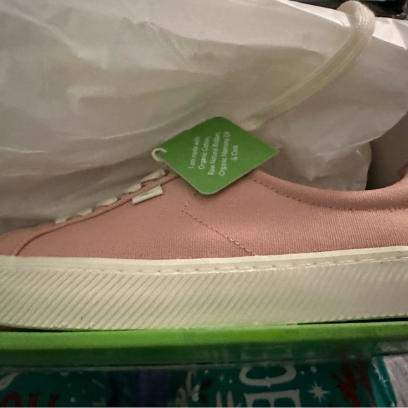 Cariuma Low Rose Canvas Women’s 11.5 Men’s 10 NEW - Picture 2 of 3